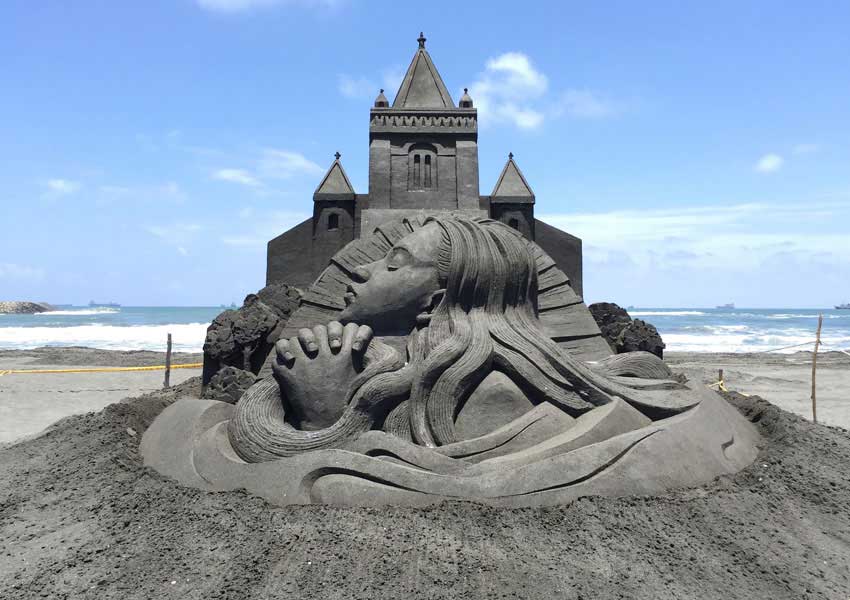 Sandskulpturen am Strand